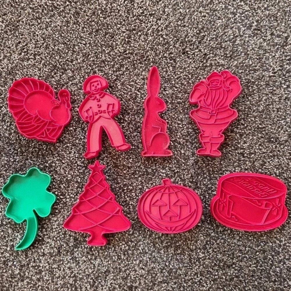 Vintage Tupperware Set 8 Red Green Holiday Birthday Plastic Cookie Cutters
